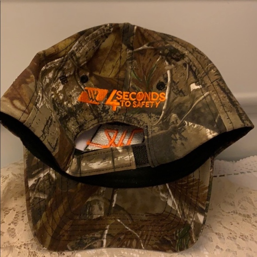 Cap Pre Owned - Picture 5 of 5